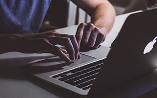 乘联分会：2月新能源乘用车国内零售销量68.6万辆，同比增长79.7%